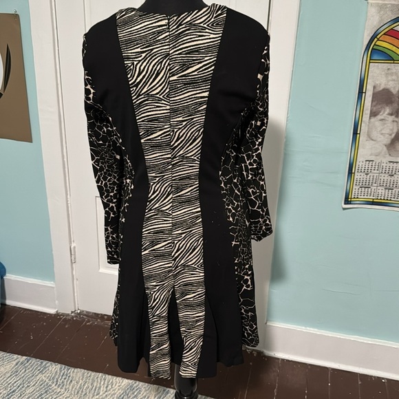 Nicole Miller atelier block animal print flirty, long sleeve dress large - Picture 3 of 6